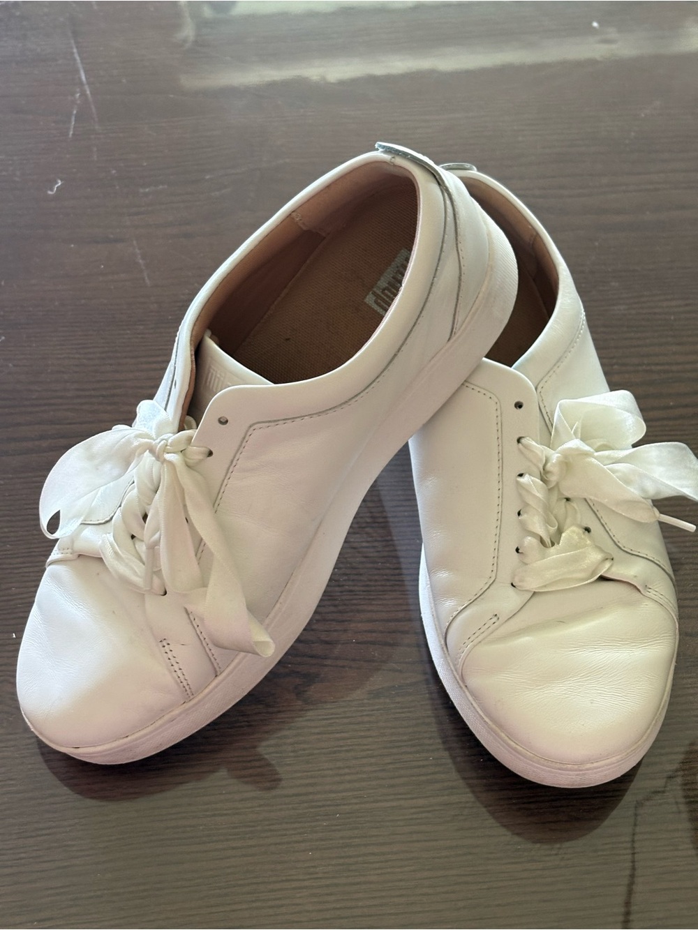 Women’s White Leather Ribbon Lace Sneakers by FIT FLOP 7M